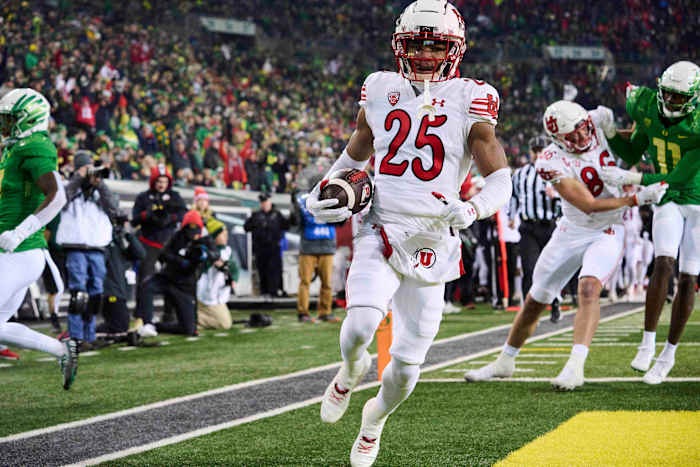 Caption: Nov 19, 2022; Eugene, Oregon, USA; Utah Utes wide receiver Jaylen Dixon (25) scores a touchdown during the second half against the Oregon Ducks at Autzen Stadium.